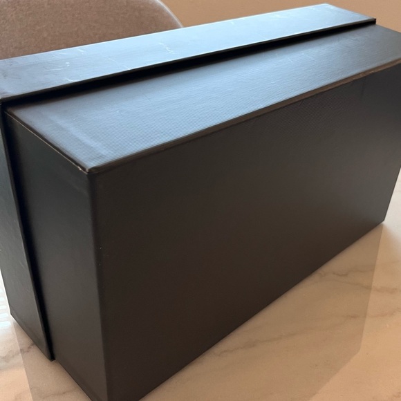 GUCCI Velvet Burgundy Dragon Slip-Ons - Picture 14 of 15